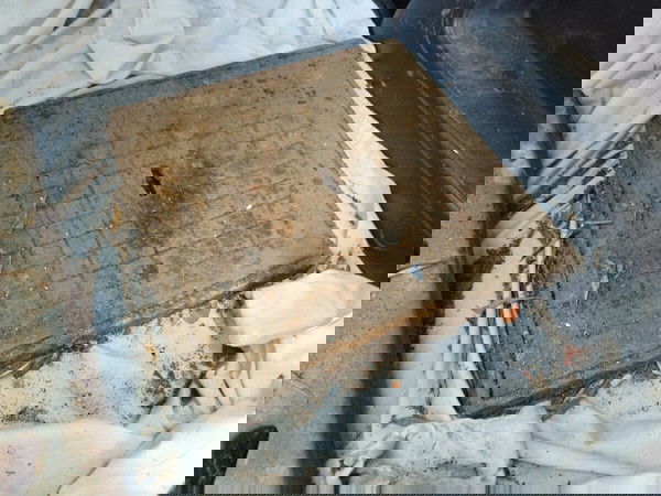 Φρεάτιο 40 x 40 μαντεμενιο τετράγωνο με πλαίσιο
