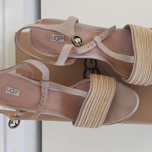 Ugg platforms size 41, like new, beige