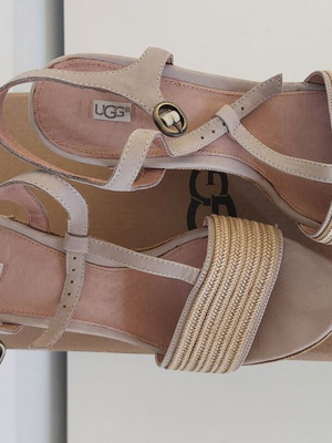 Ugg platforms size 41, like new, beige