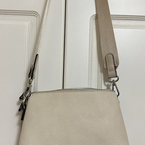 Kem crossbody bag like new, beige with convenient pockets