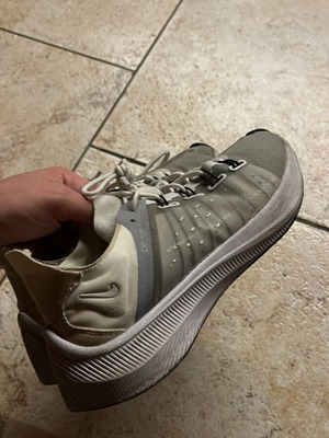Nike γυναικεία αθλητικά παπούτσια σε γκρι και ασημί, μέγεθος 39