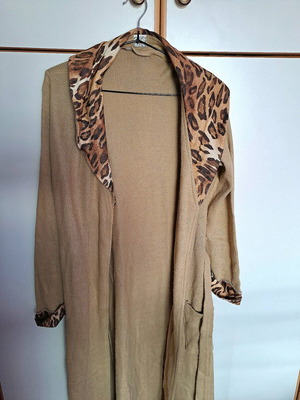 Knitted cardigan with leopard pattern like new, one size