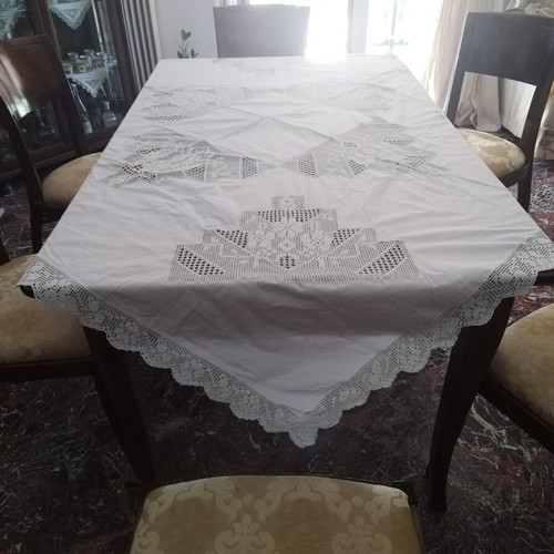 OFFER***Large, white tablecloth.
