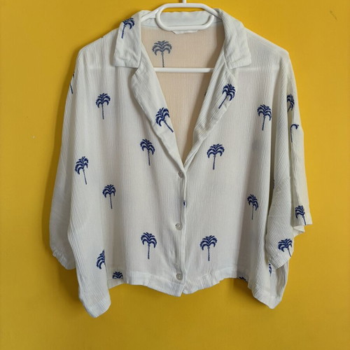 H&M Blue Palm Tree Cropped Resort Shirt like new