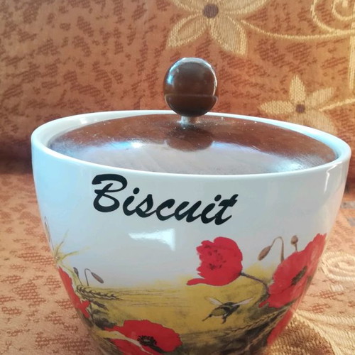 Kitchen decorative containers used for biscuit storage