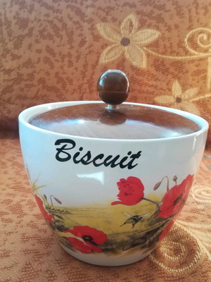 Kitchen decorative containers used for biscuit storage