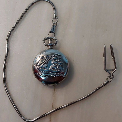 Charisma pocket watch like new with battery silver