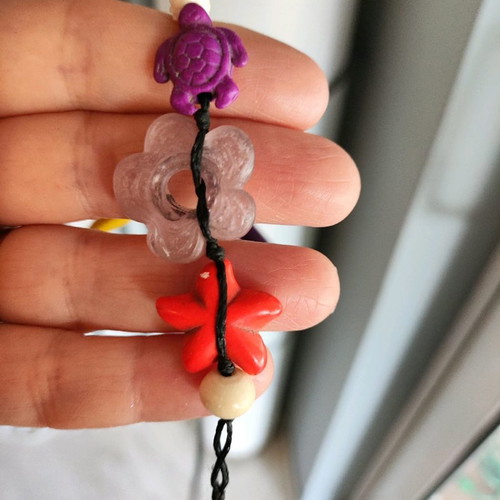 Necklace 40 centimeters with colorful elements