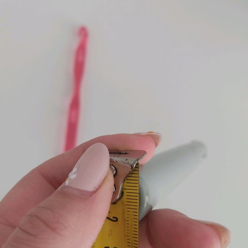 Set of two very thick knitting crochet hooks like new