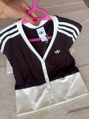 Adidas cropped jacket σαν καινούργιο, μαλακό βαμβάκι, καφέ, μέγεθος L