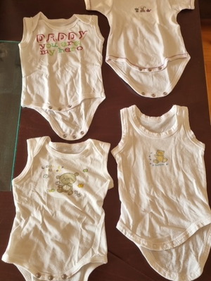 Set of 4 baby bodysuits for newborn
