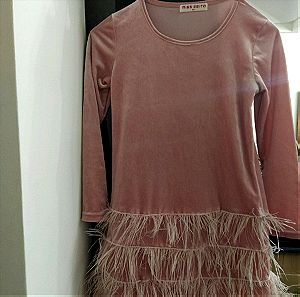 Βελούδινο ροζ φόρεμα με φτερά για κοριτσάκι 8 χρονων.