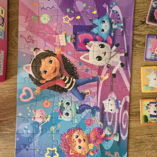 Gabby's Dollhouse board game set like new (+puzzle)