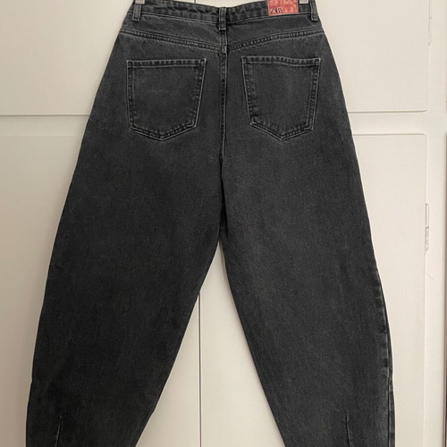 Zara slouchy jeans black size 36 like new