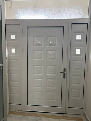 Exterior door like new condition