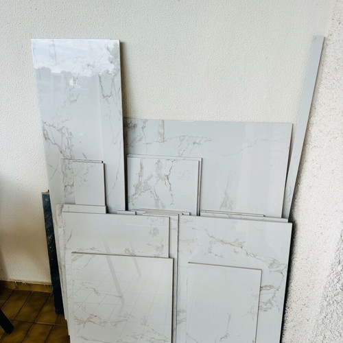 White tiles of excellent quality, 23 pieces, new