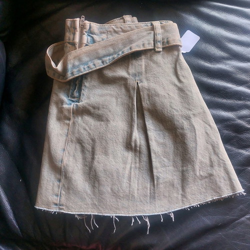 Mini denim skirt with belt like new, size M, gray