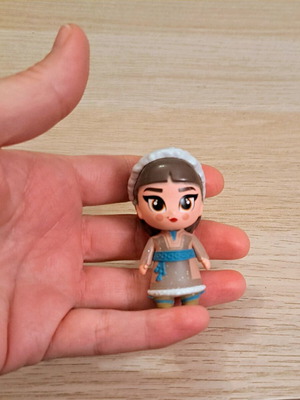 Frozen II Miniature Toy with Light Honeymaren like new