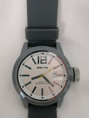 3GUYS men's watch like new, gray rubber strap
