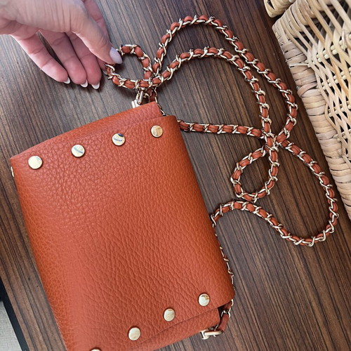Vintage bag like new, orange with gold chain strap