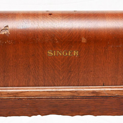 Singer sewing machine from 1960s used with wooden case