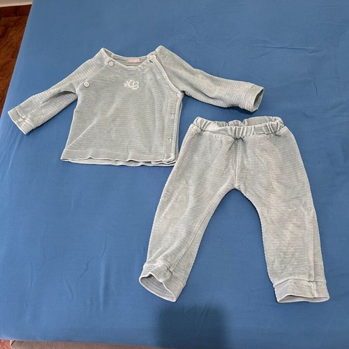 Clothing set for 12 months like new, suitable for girls and boys