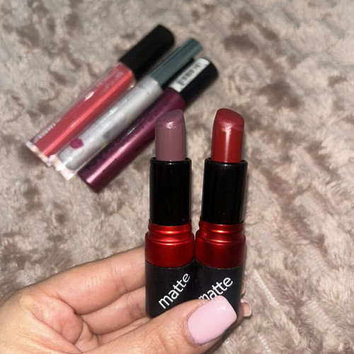 Lipsticks and glosses Korres Essence Nyx Dust and Cream like new
