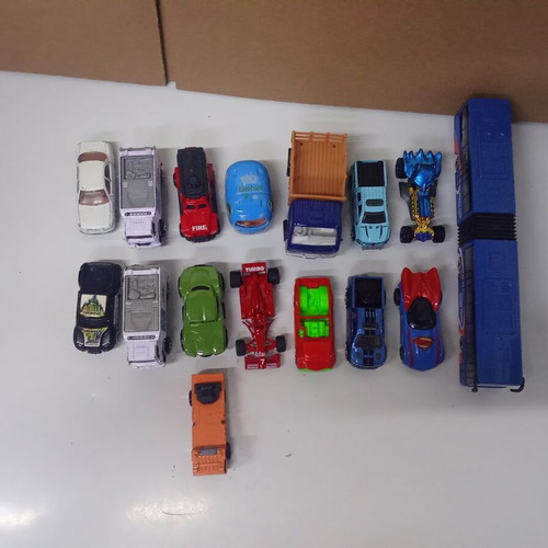 Pack of 15 children's toy vehicles, metal cars and bus