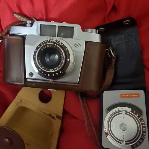 Vintage camera like new with light meter