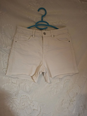 White Bershka shorts used, size M 38 10