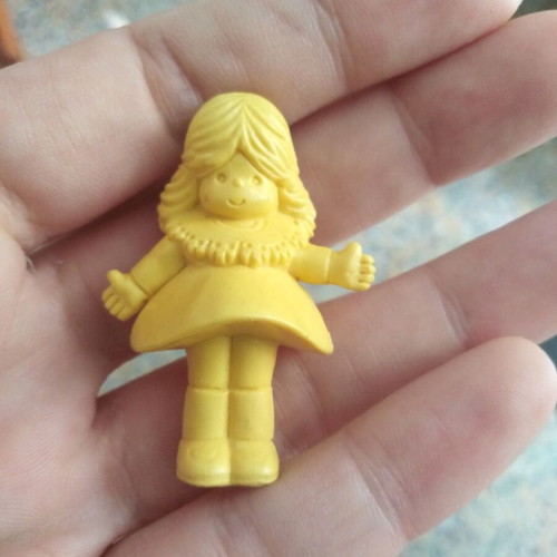 Miniature figures pack of 5, like new, colorful collectible set