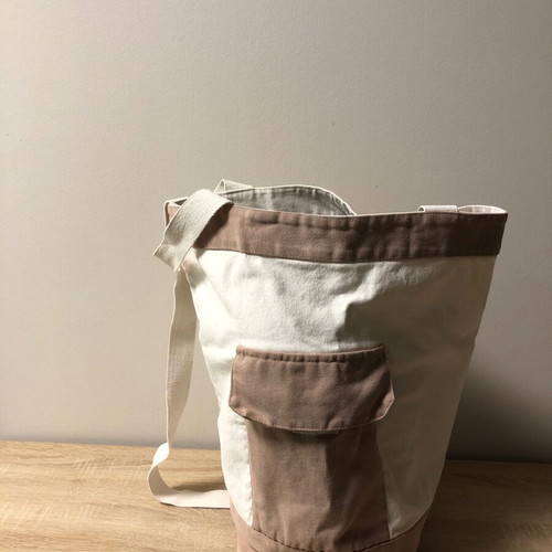 Canvas beach bag used, shoulder carry