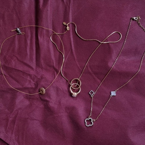 Necklaces used, pack of 3 in gold tones, faux bijoux