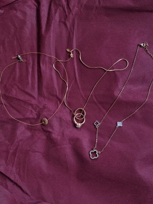 Necklaces used, pack of 3 in gold tones, faux bijoux