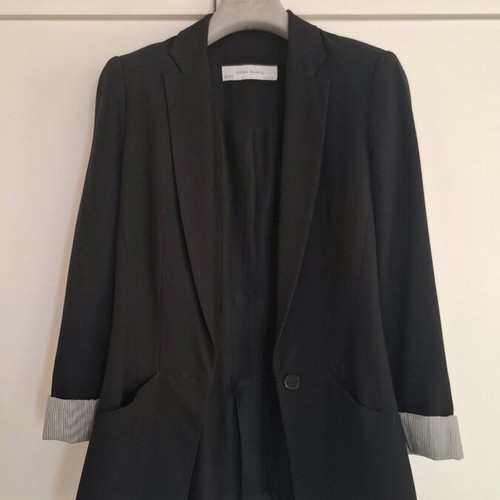 Zara black blazer used with padded shoulders and lining