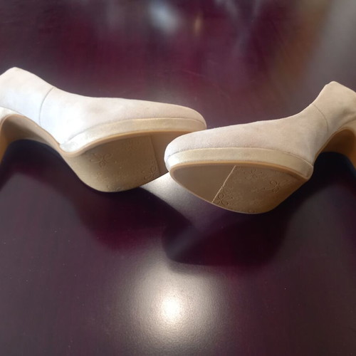 VoI & Noi Suede Nude Pumps size 38, new, 9 cm heel