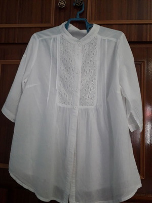 White shirt with 3/4 sleeves and button detail new
