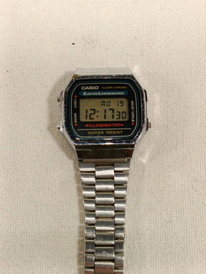 Casio Vintage A168WA digital watch used, silver metal bracelet