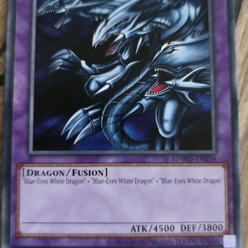 Blue Eyes White Dragon set like new with extras gifts in cases