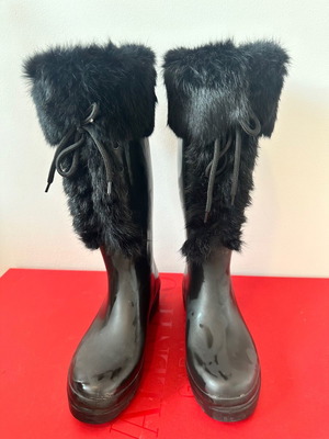 Galotses with fur used, size 37, black