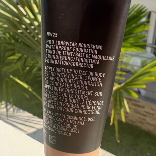 Mac Pro Longwear Nourishing Waterproof Foundation NW25 new