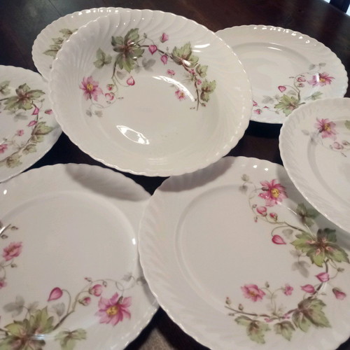 Bavaria salad set like new with deep bowl and 6 plates