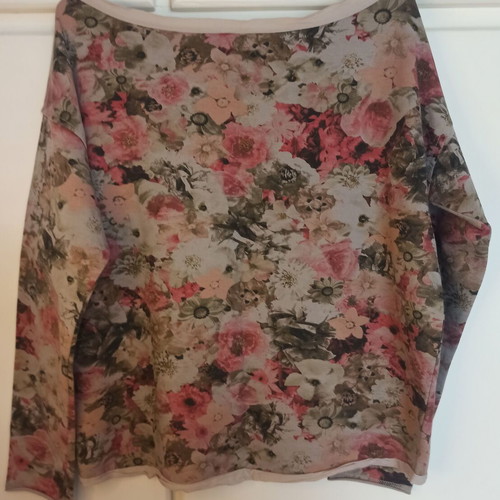 Slim hoodie with flowers in khaki shades one size