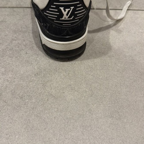 Louis Vuitton LV Trainer sneaker used, size 39, black and white