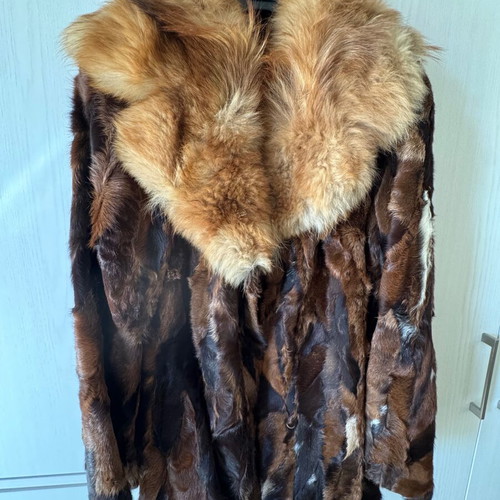 Vintage real fur coat with impressive fox collar, like new, beige and brown