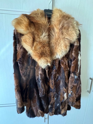 Vintage real fur coat with impressive fox collar, like new, beige and brown
