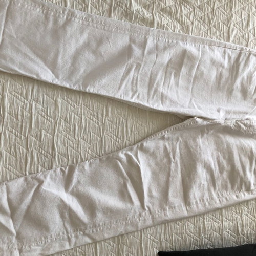 Zara women's white crop jeans used with frayed ankles
