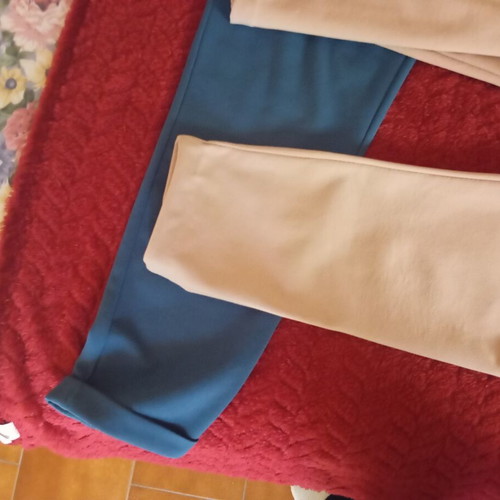 Pants set like new, sizes M and L, blue and pink