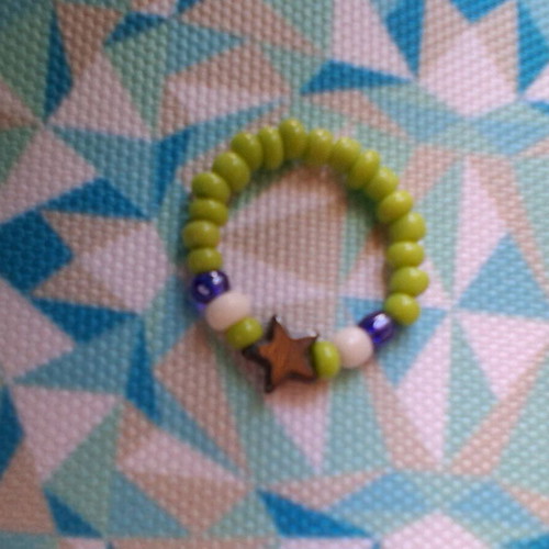 Elastic ring with beads and hematite star, like new