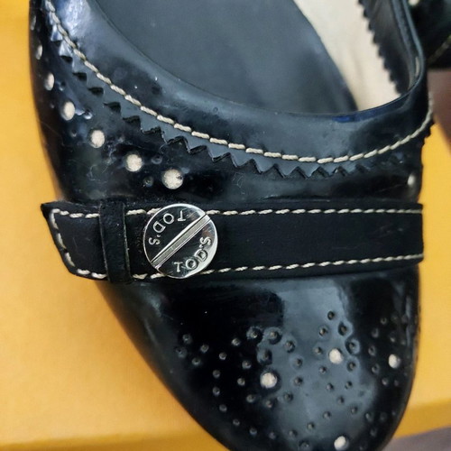 Tod's ballet flats black perforated design patent leather size 37 used